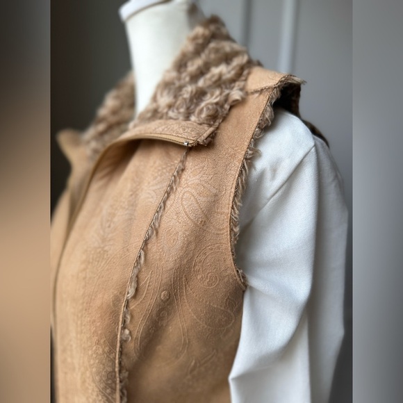 Vintage VOCAL WOMEN'S FLORAL EMBROIDERED FAUX FUR/SUEDE VEST - Picture 4 of 6